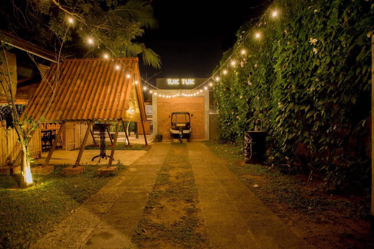 Tuk Tuk Boutique Hotel Negombo Esterno foto